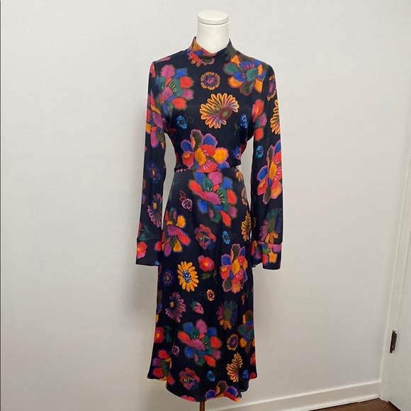 FARM Rio Dresses & Skirts - FARM Rio Orange and Red Sheath Dress with long sleeves and side cutout.